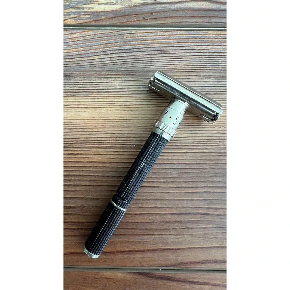 Vintage 1973 Gillette Black Beauty Adjustable Safety Razor T-2 TTO Double Edge